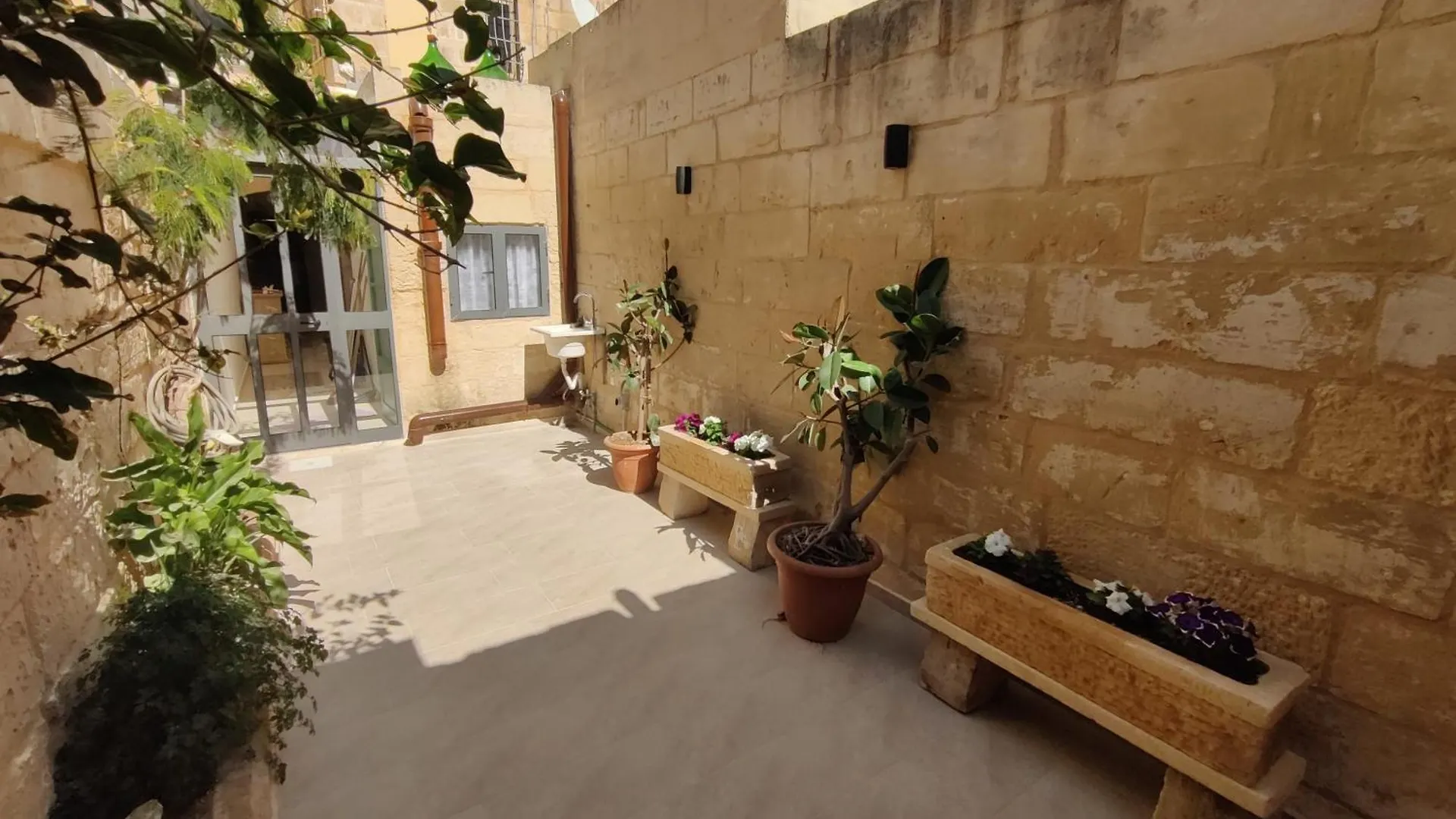 Peaceful Traditional Maltese Townhouse Luqa Holiday home