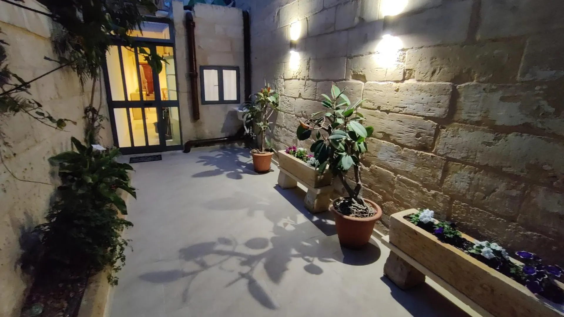Peaceful Traditional Maltese Townhouse Luqa