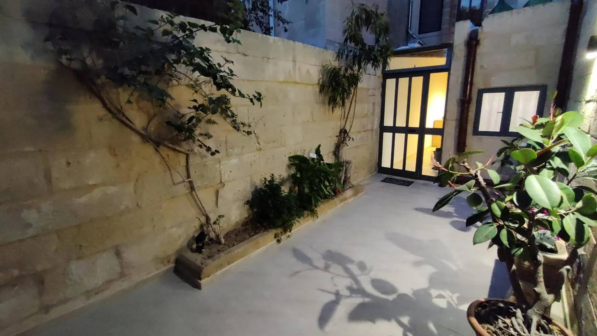 Peaceful Traditional Maltese Townhouse Luqa